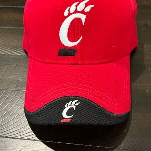 Cincinnati Bearcats Red and Black Cap baseball hat with Logo